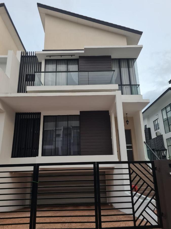 Rumah percutian My Sweet Luxury 3 Story Semi D Homestay