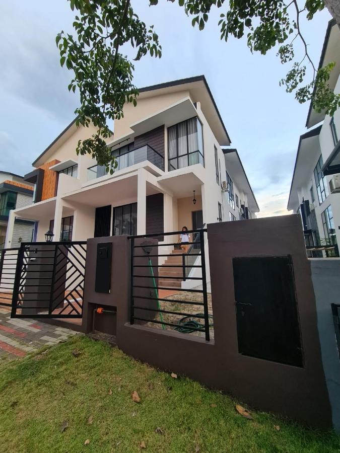 My Sweet Luxury 3 Story Semi D Homestay